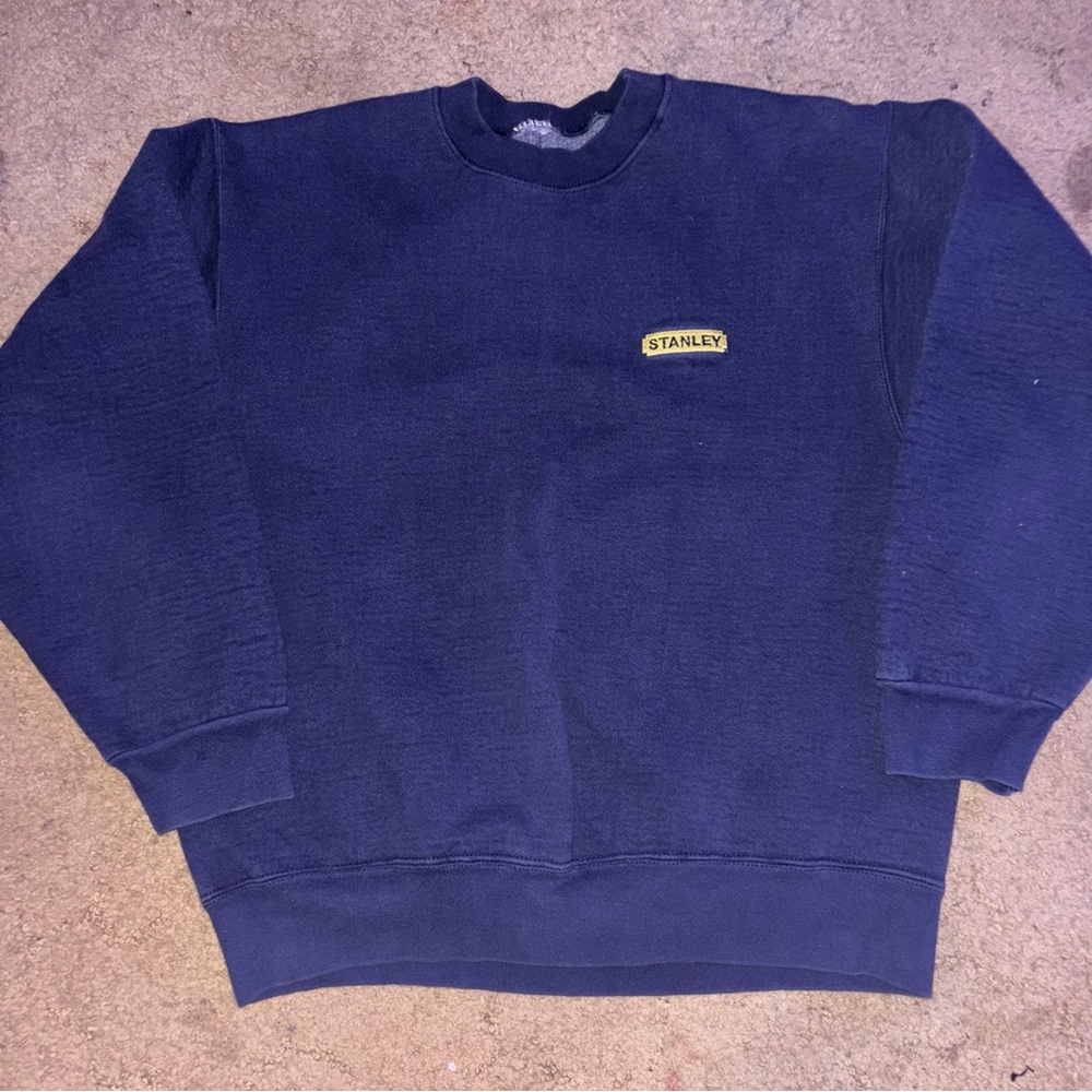 Stanley crewneck with yellow embroidered logo M

No tag